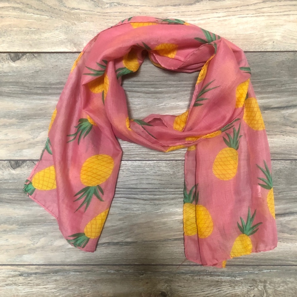 Cute pink pineapple scarf 🍍